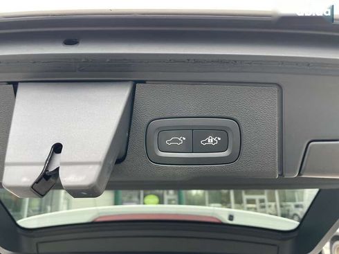Volvo XC60 2022 - фото 30
