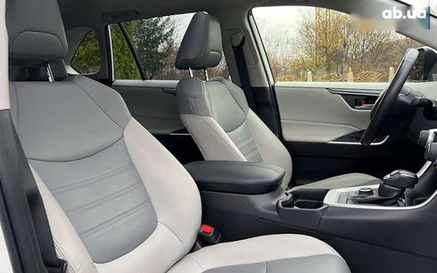 Toyota RAV4 2021 - фото 22