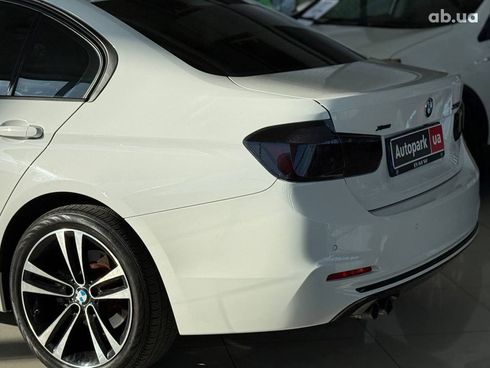 BMW 3 серия 2016 белый - фото 20