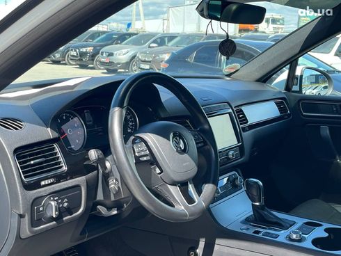Volkswagen Touareg 2016 белый - фото 30