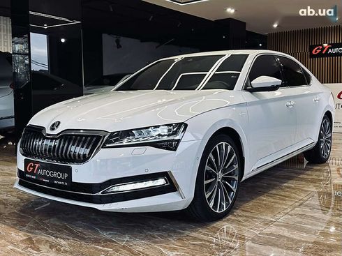Skoda Superb 2021 - фото 13