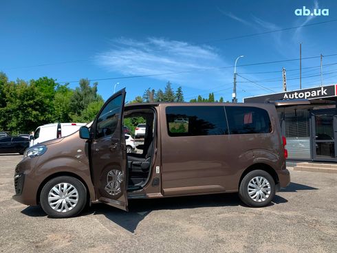 Peugeot Traveller 2017 коричневый - фото 16