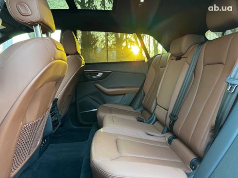 Audi Q8 2020 серый - фото 33