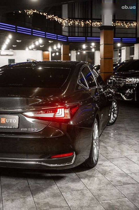Lexus ES 2019 - фото 4