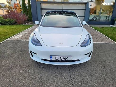 Tesla Model 3 2022 - фото 2