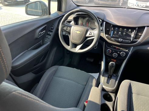 Chevrolet Trax 2018 черный - фото 24