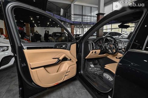 Porsche Cayenne 2016 - фото 16