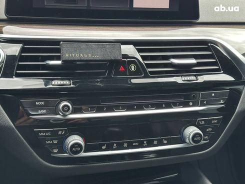BMW 5 серия 2018 белый - фото 30