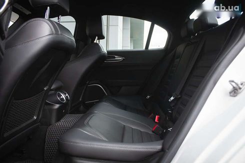 Alfa Romeo Giulia 2019 - фото 13