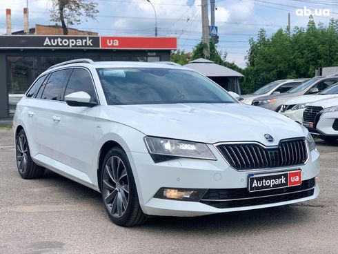 Skoda Superb 2017 белый - фото 3