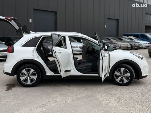 Kia Niro 2019 белый - фото 36
