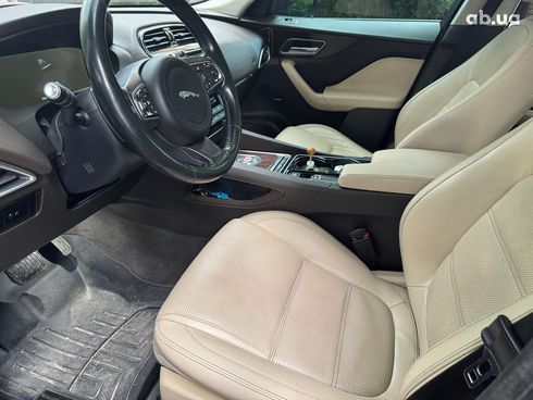 Jaguar F-Pace 2016 красный - фото 12