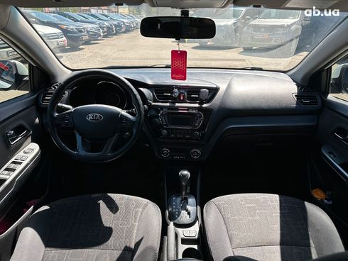 Kia Rio 2013 белый - фото 14
