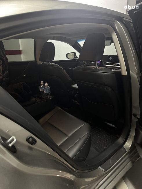 Lexus ES 2020 - фото 11