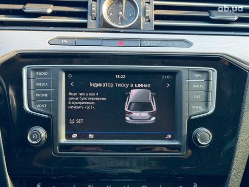 Volkswagen Passat 2017 черный - фото 31
