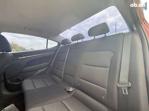 Hyundai Elantra 2017 - фото 17