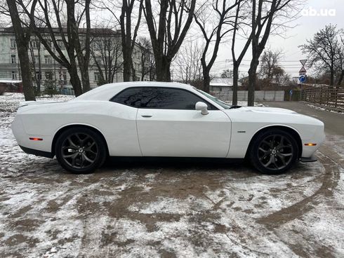 Dodge Challenger 2019 белый - фото 4