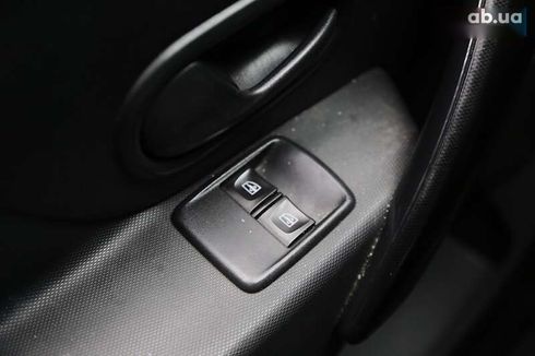 Renault Sandero 2019 - фото 21