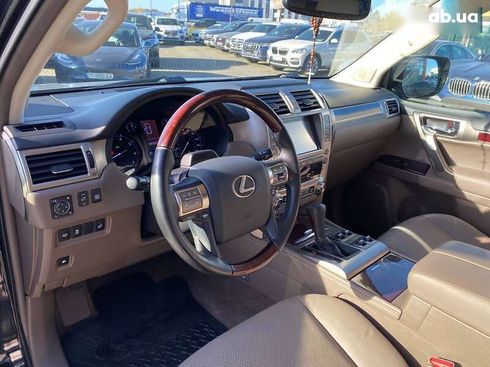 Lexus GX 2017 - фото 11