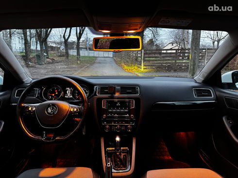 Volkswagen Jetta 2016 белый - фото 26