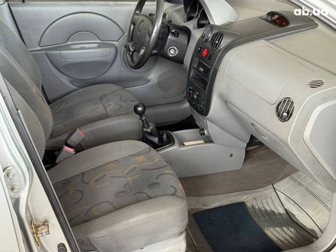 Chevrolet Aveo 2005 серый - фото 9