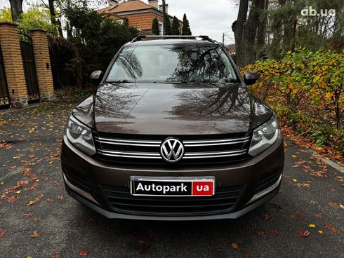 Volkswagen Tiguan 2012 коричневый - фото 2