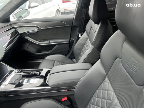 Audi A8 2021 - фото 30