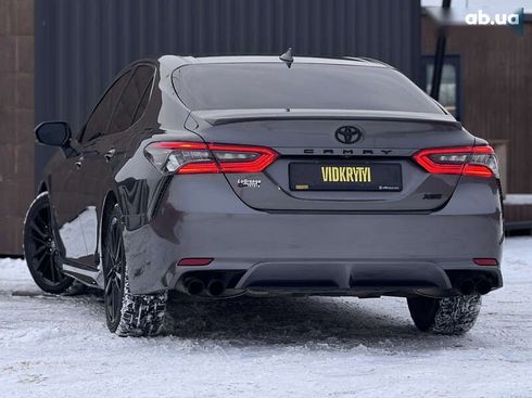 Toyota Camry 2022 - фото 20