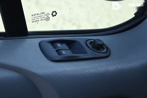 Renault Trafic 2008 - фото 15