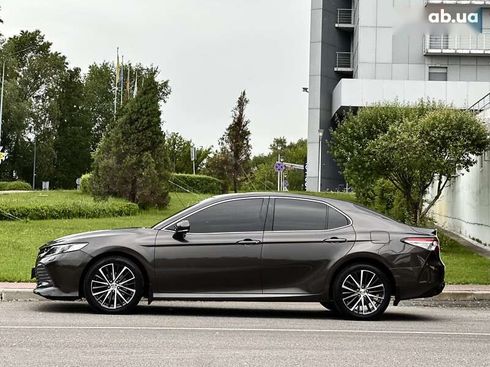 Toyota Camry 2018 - фото 5