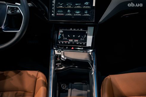Audi Q8 e-tron 2023 коричневый - фото 14