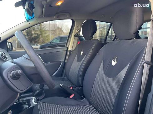 Renault Clio 2012 - фото 8