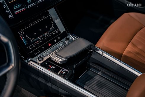 Audi Q8 e-tron 2023 коричневый - фото 12