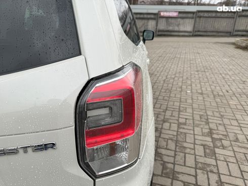 Subaru Forester 2016 белый - фото 10