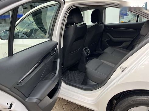 Skoda Octavia 2021 - фото 29