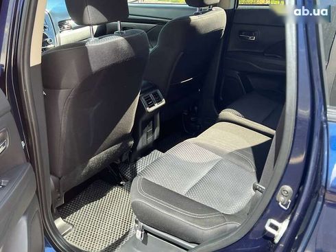 Mitsubishi Outlander 2020 - фото 12