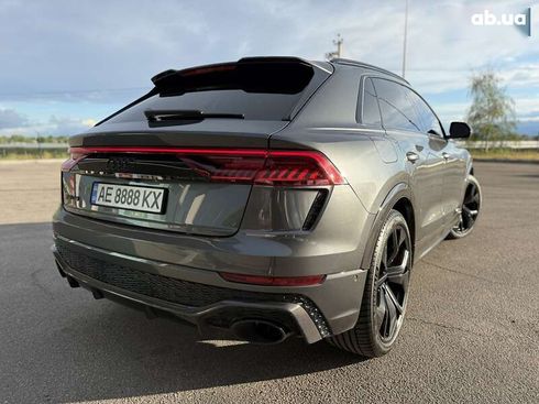 Audi RS Q8 2021 - фото 9