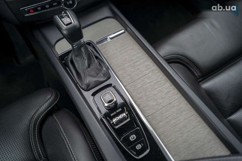 Volvo XC60 2018 - фото 27