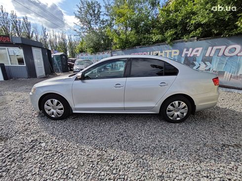 Volkswagen Jetta 2014 серебристый - фото 5