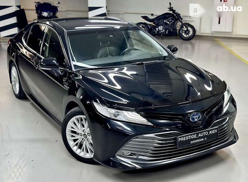 Toyota Camry 2019 - фото 2