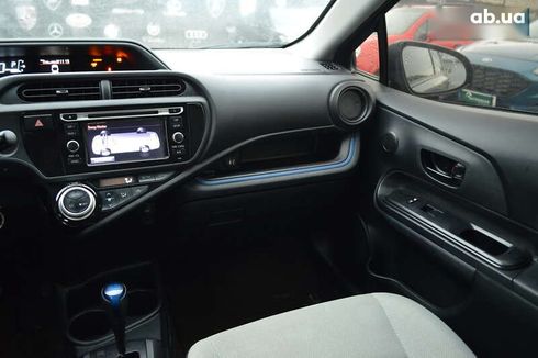 Toyota Prius C 2012 - фото 25
