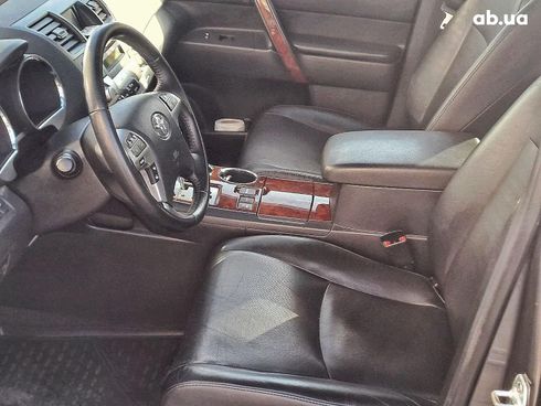 Toyota Highlander 2013 серый - фото 10