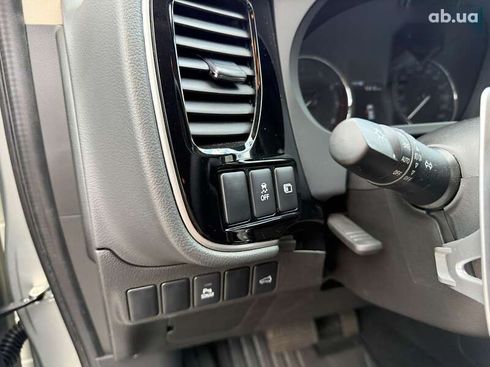 Mitsubishi Outlander 2023 - фото 12