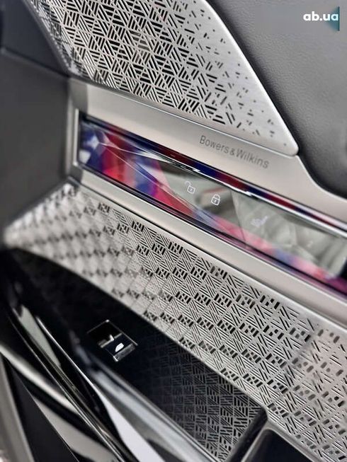 BMW i7 2023 - фото 24