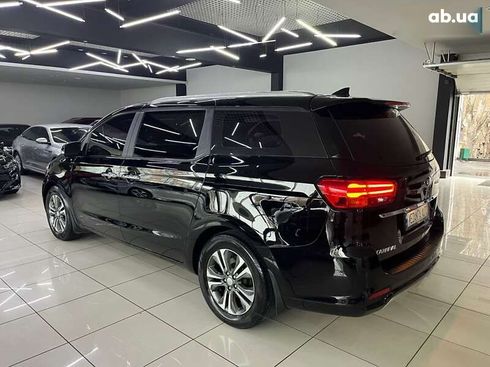 Kia Carnival 2019 - фото 6