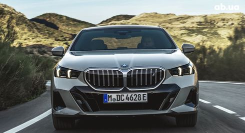 BMW i5 2023 - фото 2