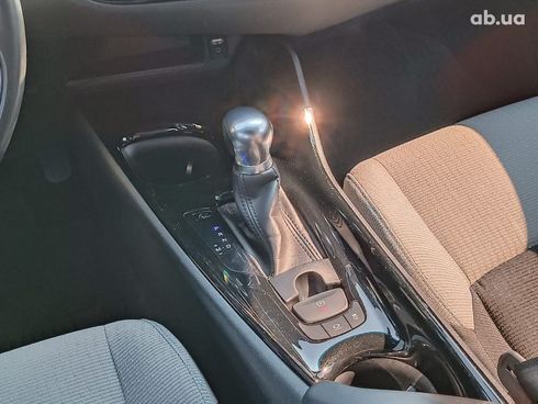 Toyota C-HR 2018 синий - фото 17