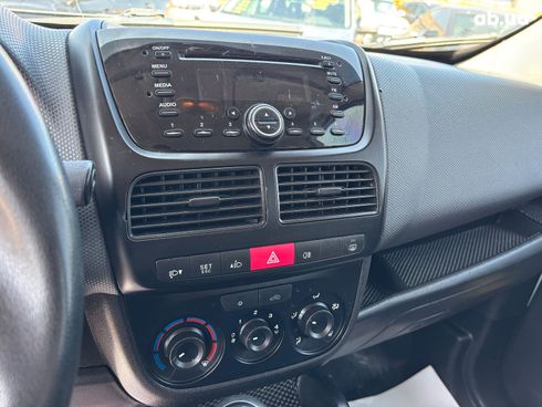Fiat Doblo 2011 белый - фото 17