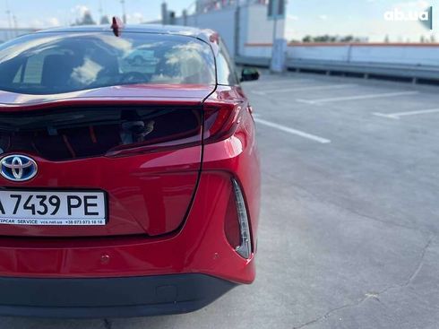 Toyota Prius 2017 - фото 7