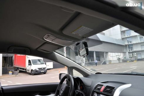 Toyota Auris 2011 - фото 25